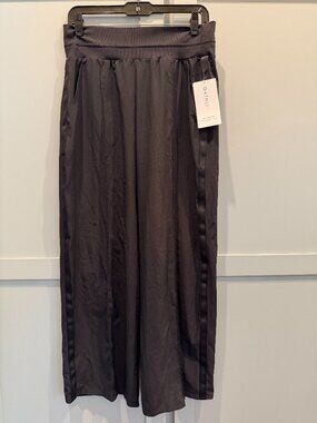 NWT Athleta Black Ribbed High-Waisted Pants – Size 10 Petite